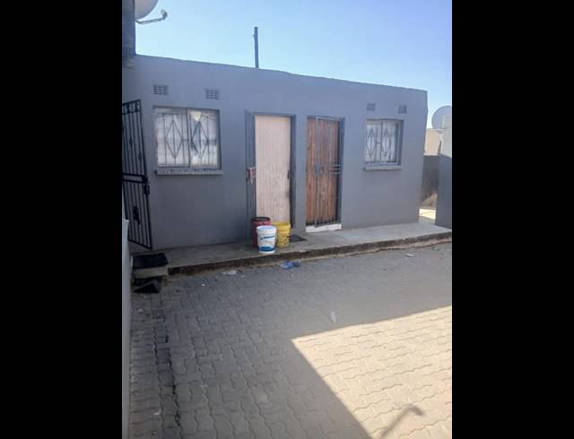 8 BEDROOM HOUSE FOR SALE IN KAALFONTEIN